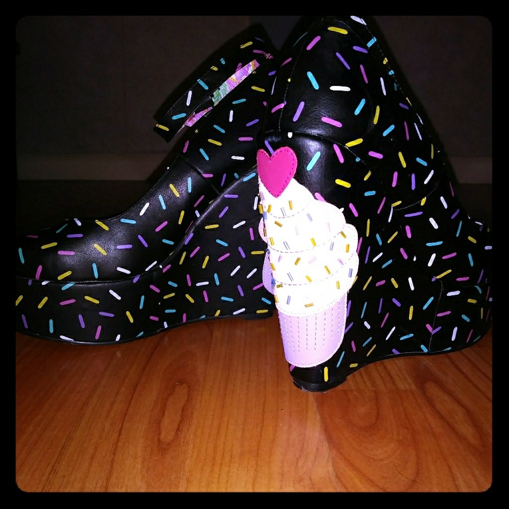 Iron Fist sz 10 Cupcake wedges